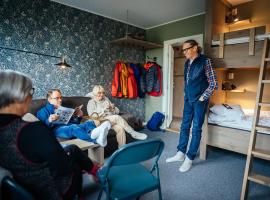 Gårdshuset Vandrarhem, hotel in Undersåker