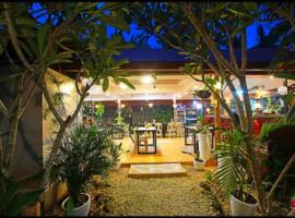 Adriana's Place Tropical Guesthouse, hotel in Panglao