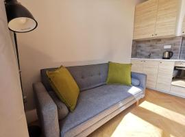 Modern studio with excellent transport links, hotel in Prague