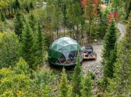 Les Domes de la Riviere Alick Riviere et SPA, hotel v destinaci Saint-Paul-de-Montminy