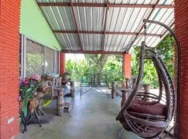 OYO 75372 Flight hut hotel