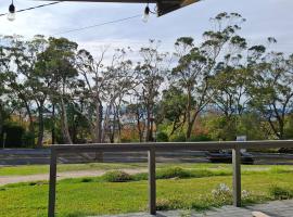Set amongst the treetops of Arthurs Seat, ξενοδοχείο σε Arthurs Seat