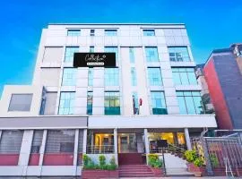 Collection O JLN Marg