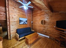 Ingonish Chalets, hotel in Ingonish Beach