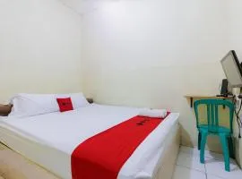 RedDoorz near Esa Unggul University Jakarta Campus