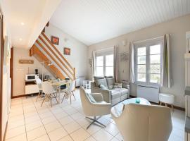 Vauban 125 Courtyard and parking, Hotel in Saint-Martin-de-Ré