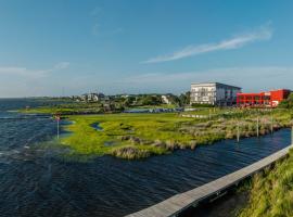 S-Turns - 3-Bedroom, 3-Bathroom Suite at REAL Watersports、Wavesのホテル