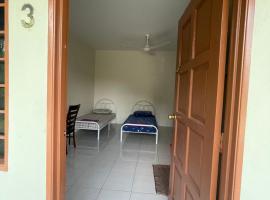 Bilik 3 Katil Single Aircond Pekan, hotell sihtkohas Gua Sai