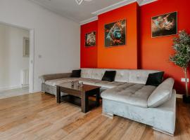 Open Mind Property - 4 Bedroom House with Hot Tub, hotel v destinaci Weston-super-Mare