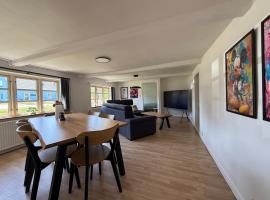 Charming half-timbered house near Fermen & Puttgarden & Lalandia, hotel in Holeby