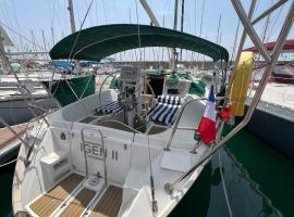Voilier 36 pieds à Sète au Môle Saint Louis face au Mont Saint Clair, hotel a Sète