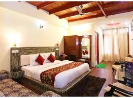 HOTEL NEW THE ! MOON - Walking Distance From Mall Road And Naini Lake with Lift - Wifi - Restaurant and Parking Facilities Available - BEST Luxury Hotel