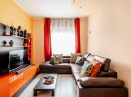 Stay in style - vibrant condo in San Giovanni Lupatoto, hotel v destinaci San Giovanni Lupatoto