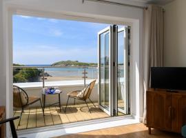 The Beach House & Porth Sands Apartments, Hotel in Newquay