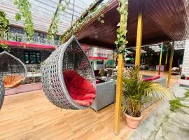 Toronto Tower by Nest #best selling hotel in dalhousie #private parking #Restaurant #Roof top