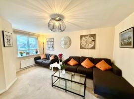 Torwood Townhouse - SuperFast WiFi, Contractor Friendly with Free Parking, hotel v destinaci Edinburgh
