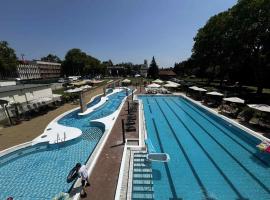 Holiday Beach Budapest Hotel, hotel en Budapest