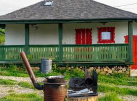 Căsuța cu trei iezi, hotell sihtkohas Poiana cu Cetate