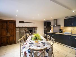 Gite des Petits Boueix, hôtel à Bussière