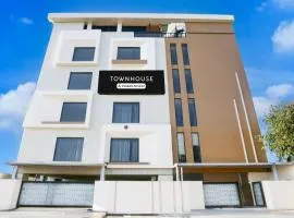 Super Townhouse ISBT Dehradun