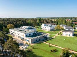 Familienresort Usedom - Ihr entspannter Familienurlaub mit Abenteuerspielplatz & der längsten Wasserrutsche im deutschen Teil der Insel Usedom: Trassenheide şehrinde bir otel