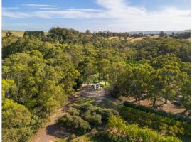 Orange 1 by Tiny Away, hotel in Woori Yallock