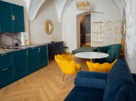 Luxury apartments Banská Bystrica on the main square- LUSSO, FRESCO, PURE, hotel v destinaci Banská Bystrica