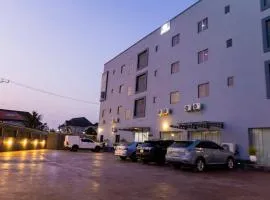 Romeneo Grand Royal Hotel