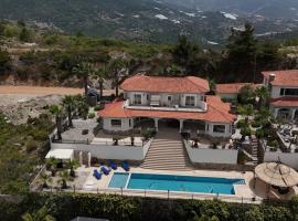 Great Villa with beatiful view and 4 bedrooms more 1000 sqm AREA, Hotel in Alanya