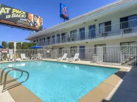 Motel 6 Las Vegas, NV – I-15 Stadium