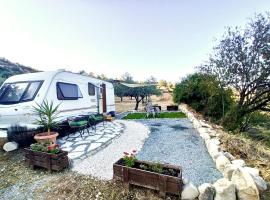 Olive Grove Mountain Caravan, hotel a Limnatis