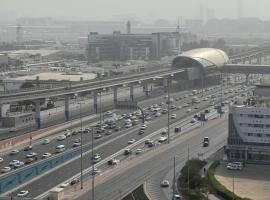 Eltawosy Apartment شقة الطاوسي,位于迪拜的酒店