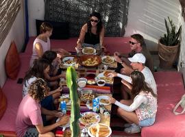 Emallayan Hostel, hotel v destinaci Imsouane