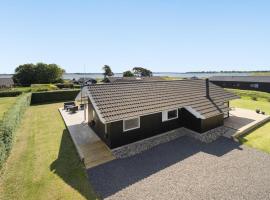 3 Bedroom Lovely Home In Jægerspris, hotel v destinaci Jægerspris