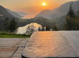 Sunny Cabin With Fjord Views In Redal, hotel in Naustdal
