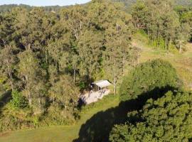 Hill Creek Tiny House 2 by Tiny Away, hotel in Perwillowen