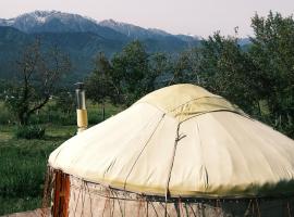 Nomad Yurt, 60 year old, ξενοδοχείο σε Ryskulovo