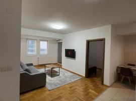 Center Apartment-Modern,FamilyHeaven,Bus Station, hotel em Skopje