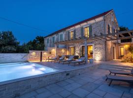 Heritage Villa Francheza-Elegant Stone villa near the Beach, Pašman Island , Ugrinić, hotel in Ugrinići