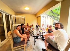 NEWBORN Hostel Budva, khách sạn ở Budva