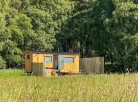 Cnocvann Croft Shepherd Huts、Kilmorackのホテル