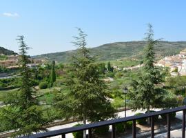 Hotel Mayno，位于帕斯特拉纳的酒店