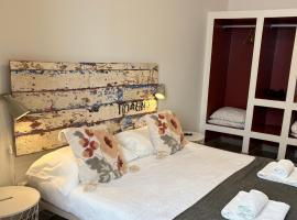 Pé na Areia, Alojamento Local, hotel in Porto Covo