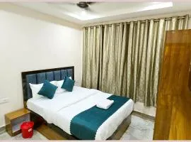 HOTEL R-U-D-R-A - PALACE GUEST HOUSE GUEST HOUSE Near Kashi Vishwanath Temple - Free Wifi - Parking & Restaurant - All Rom Fully Air Conditioning Room - Best Hotel IN Varanasi