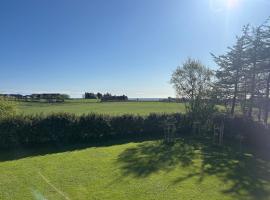 Nice apartment with lovely views, ξενοδοχείο σε Varhaug