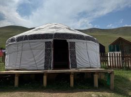 Юрты на территории зоны отдыха РАЯНА, ξενοδοχείο σε Kurmenty
