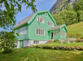 The Bungalow - Guesthouse, hotel i Olden