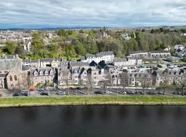 Glen Mhor Hotel at Uile-bheist 'Brewstillery'