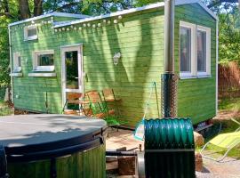 Tiny house U Jelena, hot tub, hotel v Trutnově