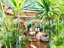 Waka Lodge - House with garden、ブルー・ベイのホテル